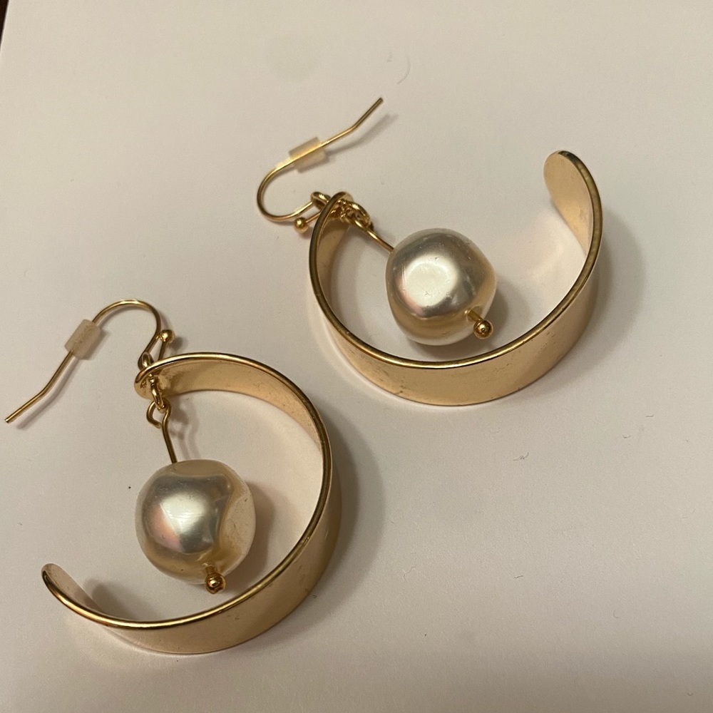 Gold moon with dangling pearl earring